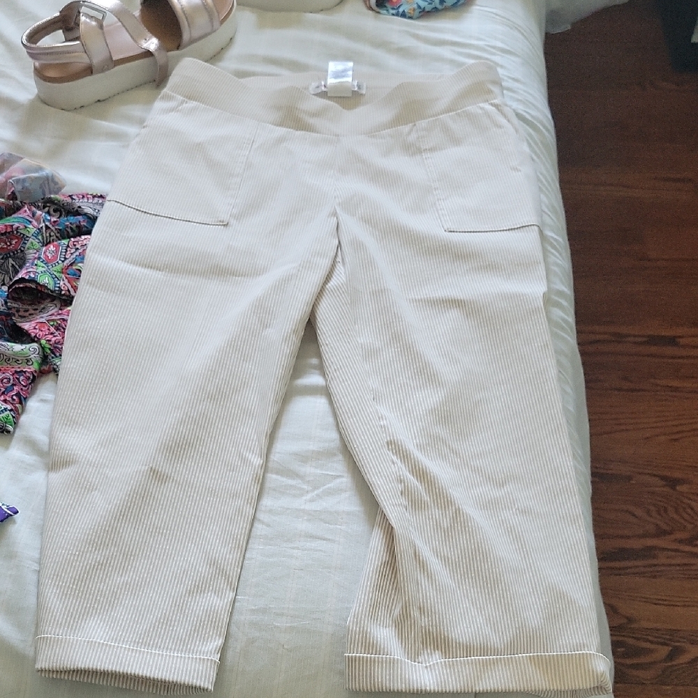 89th & Madison Women's Striped Shorts - Cream - Picture 2 of 2